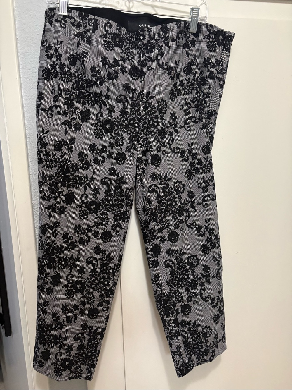 NWT Torrid skinny black and white capri pants with flocked floral pattern